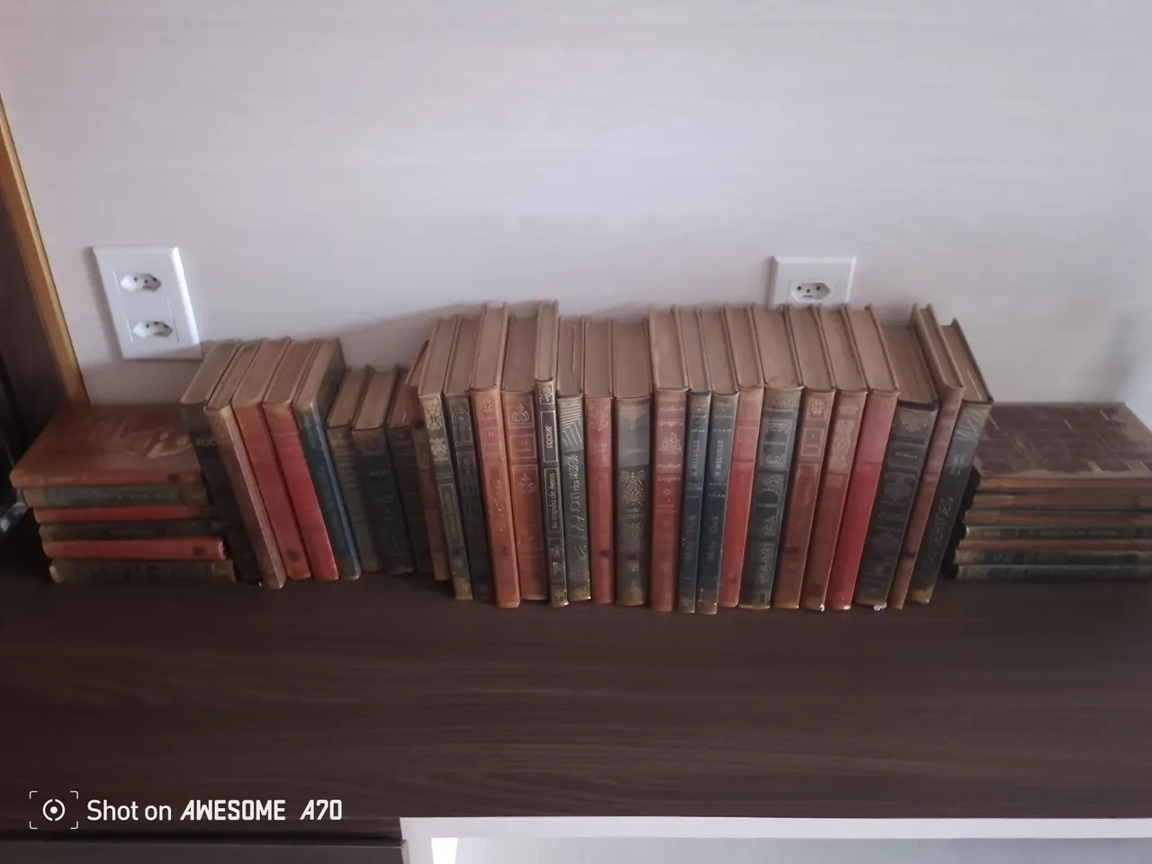 Coleção de Livros Antigos para Decoração