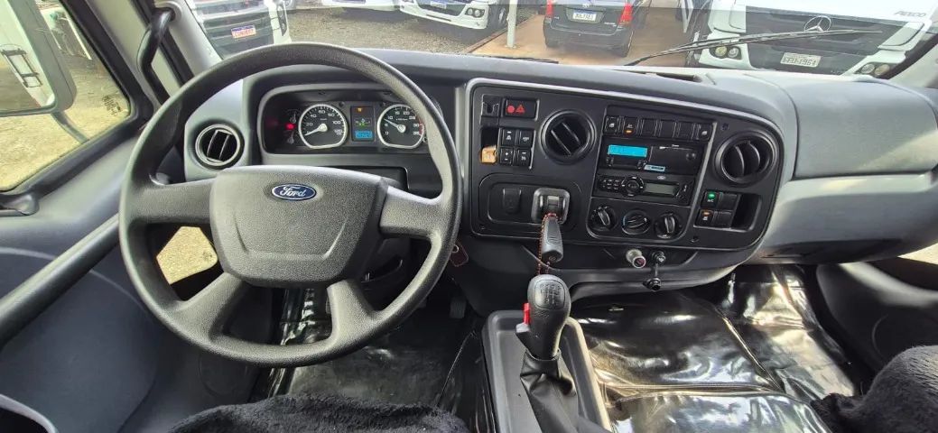Ford cargo 2429, com baú de 10,20 mts. - Foto 14