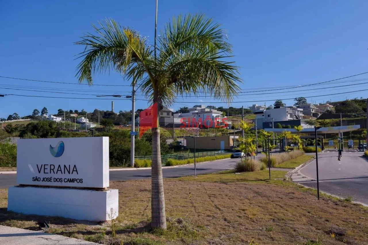 Terreno em aclive no Condomínio Fechado - Verana SJC