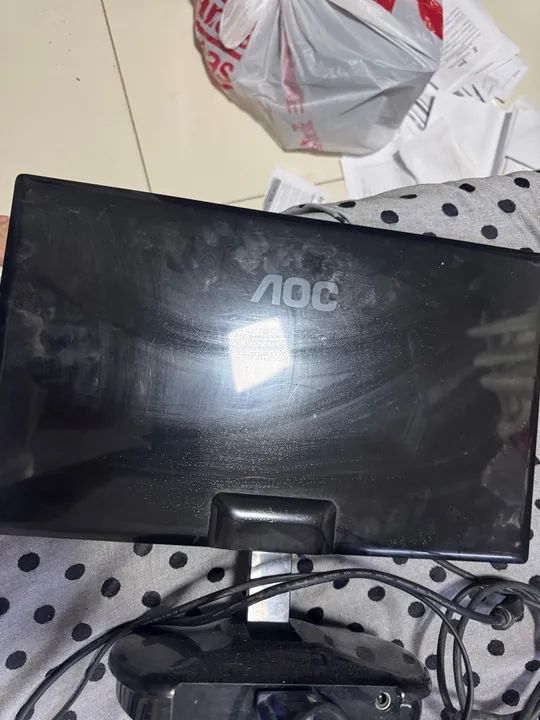 Monitor AOC com notebook - 19 polegadas