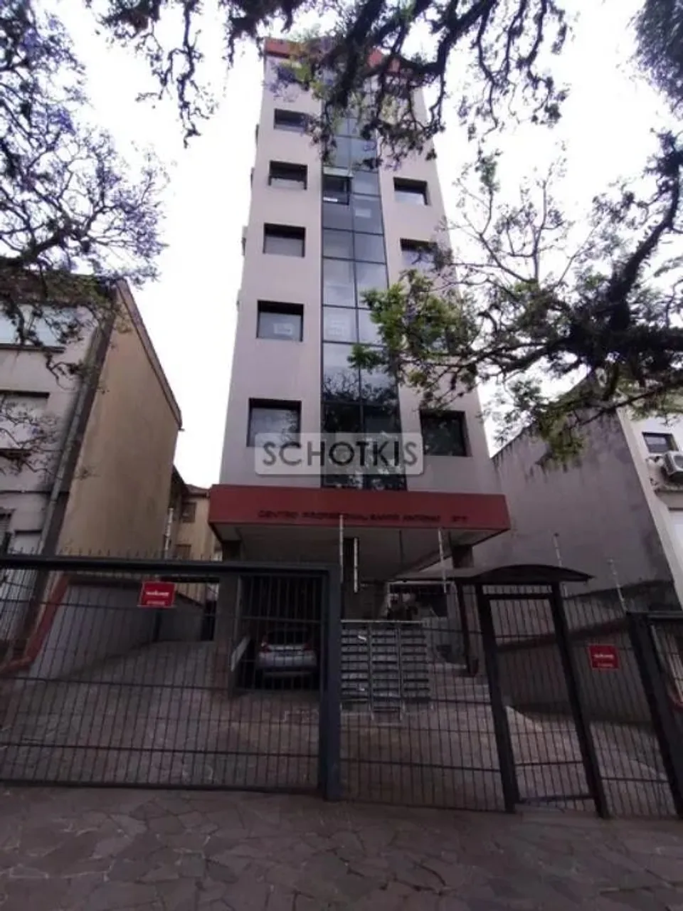 IMOBILIÁRIA SCHOTKIS ALUGA CONJUNTO COMERCIAL DIVIDIDO EM DUAS SALAS, TOTALMENTE MOBILIADA