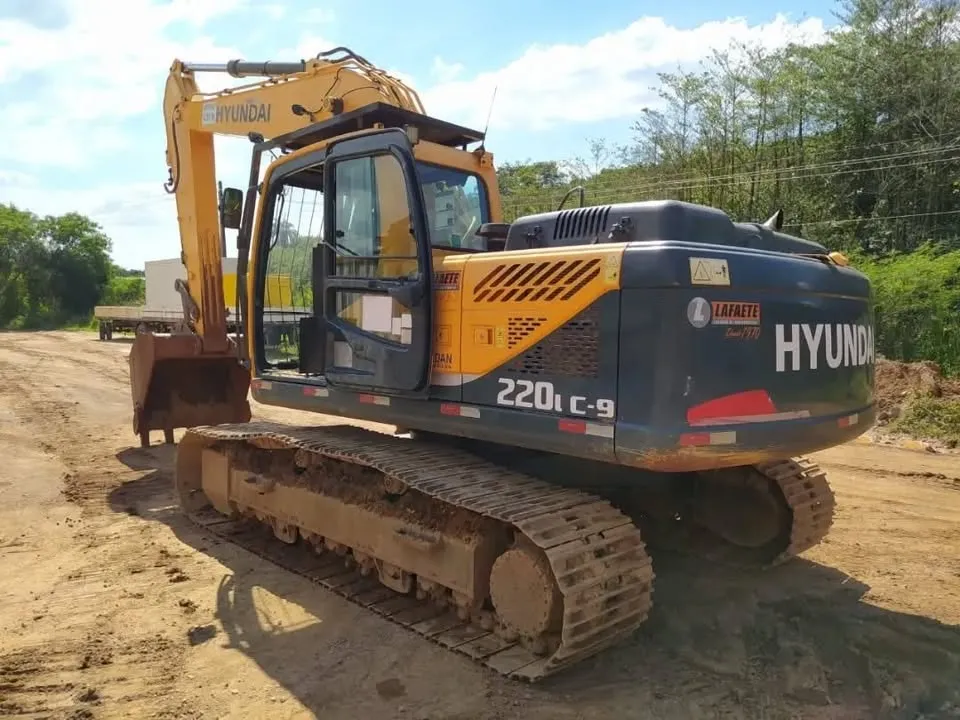 Escavadeira Hunday R220