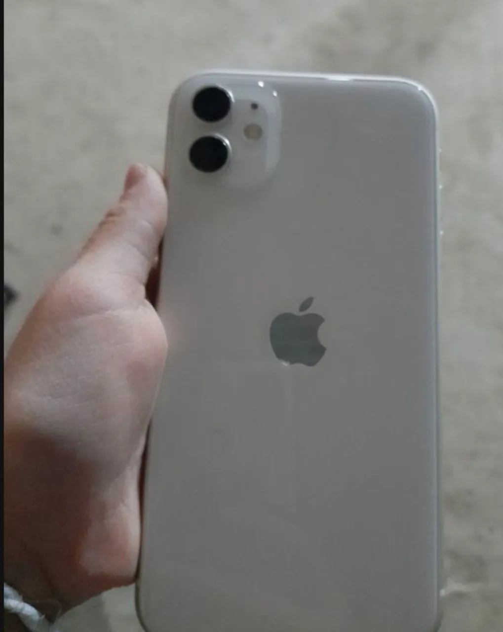 iPhone 11 branco 64 GB, pra vender logo!