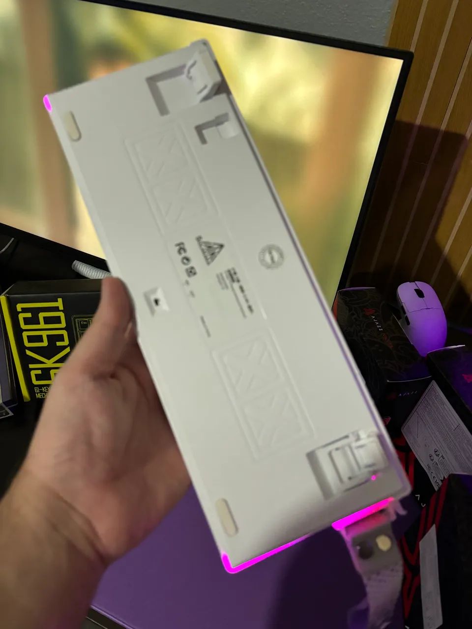 Teclado gamer sem fio SOLAKAKA64341172291713124