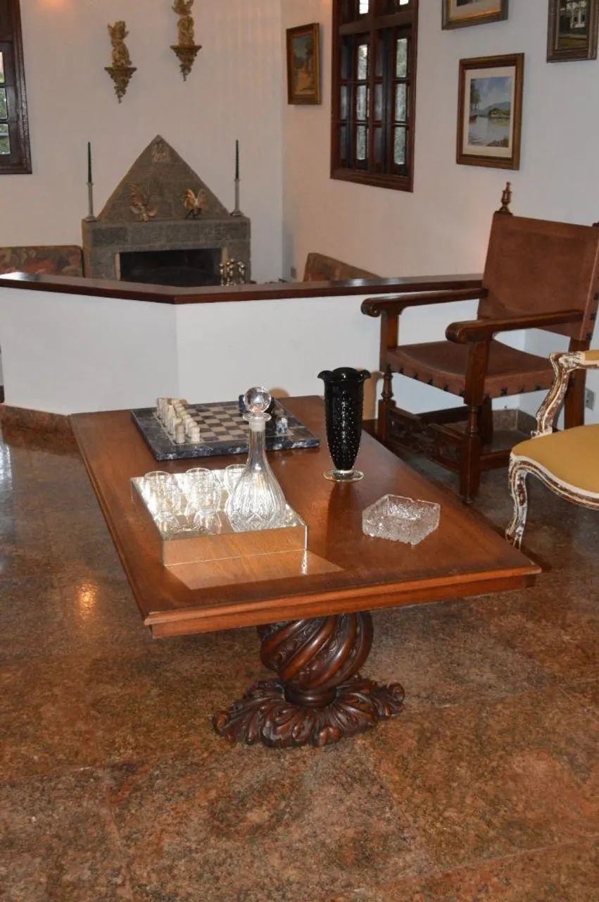 Mesa de centro entalhada em madeira cerejeira  - Foto 2
