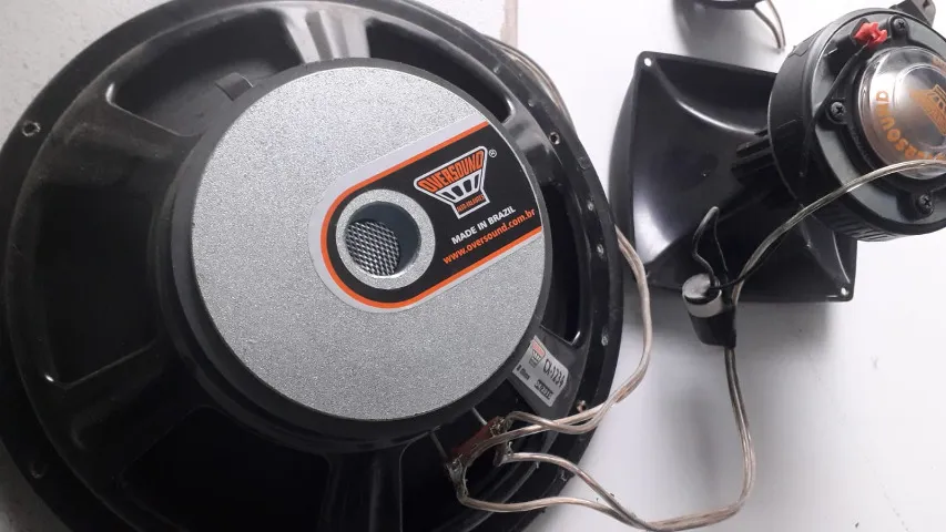VENDO ALTO FALANTE OVERSOUND+ DRIVER OVERSOUND+ 01 CAIXA COM ALTO FALANTE E DRIVER IGUAIS.
