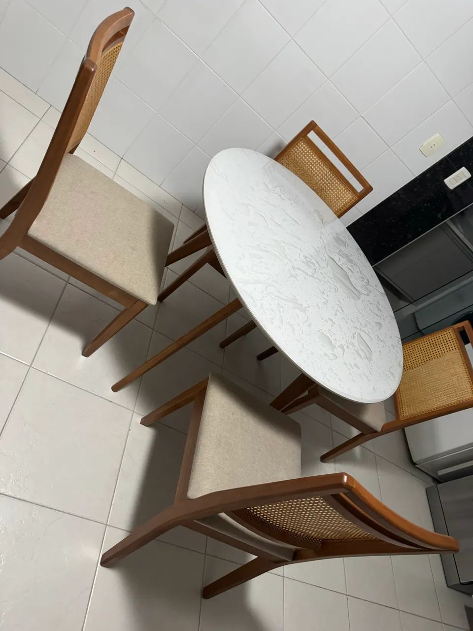 Mesa de cozinha com 4 cadeiras64960485415939122