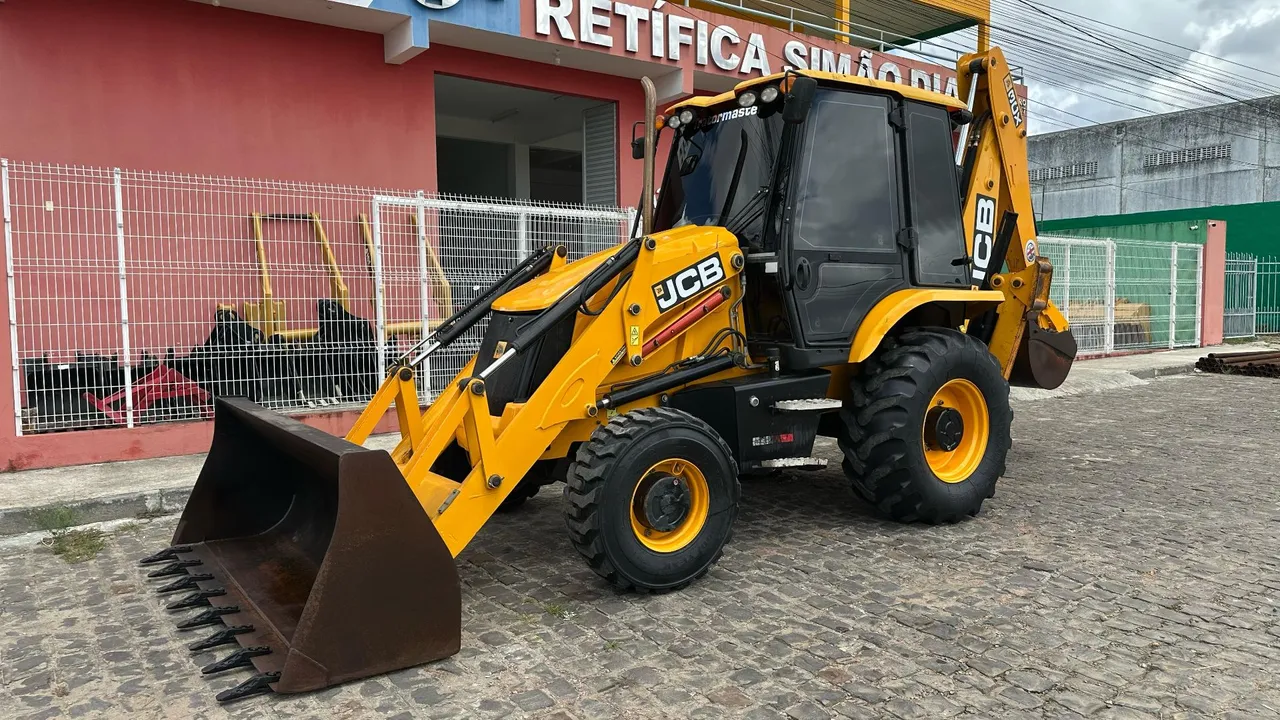 Retroescavadeira JCB 4CX 2024