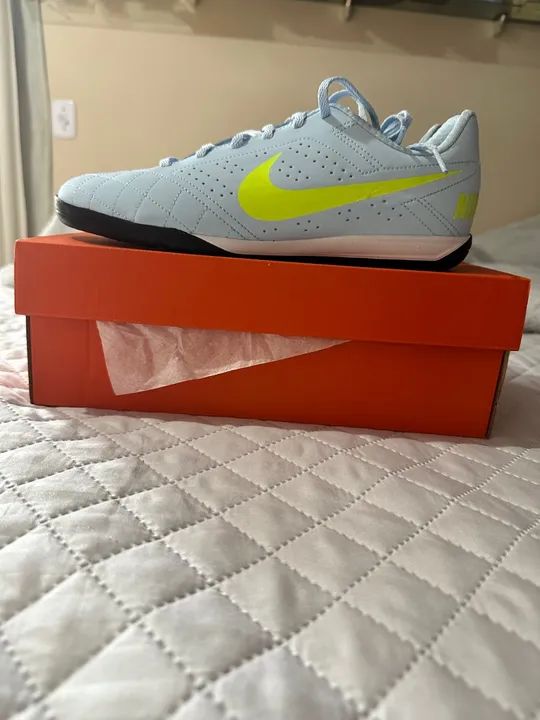 Tênis Nike Futsal - Tamanho 40 - Novo