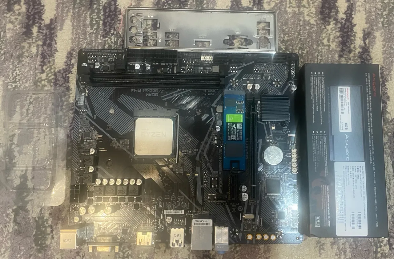 RYZEN 7 3700X + Gigabyte A520 + 16GB RAM + NVME 240GB
