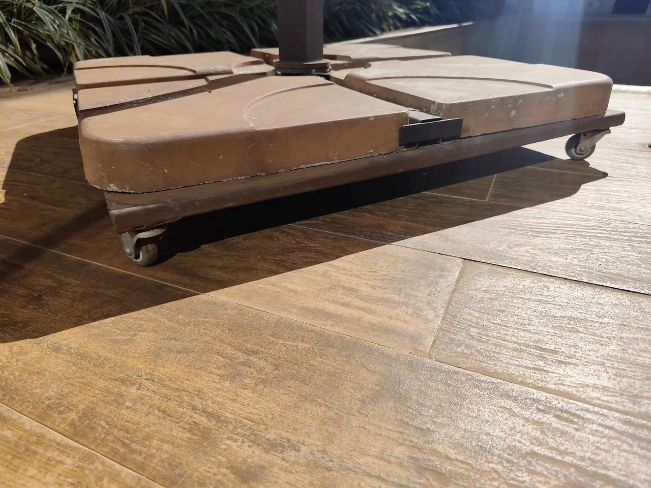 Ombrelone luxo com capa e suporte com rodinhas + espreguiçadeiras - Foto 4
