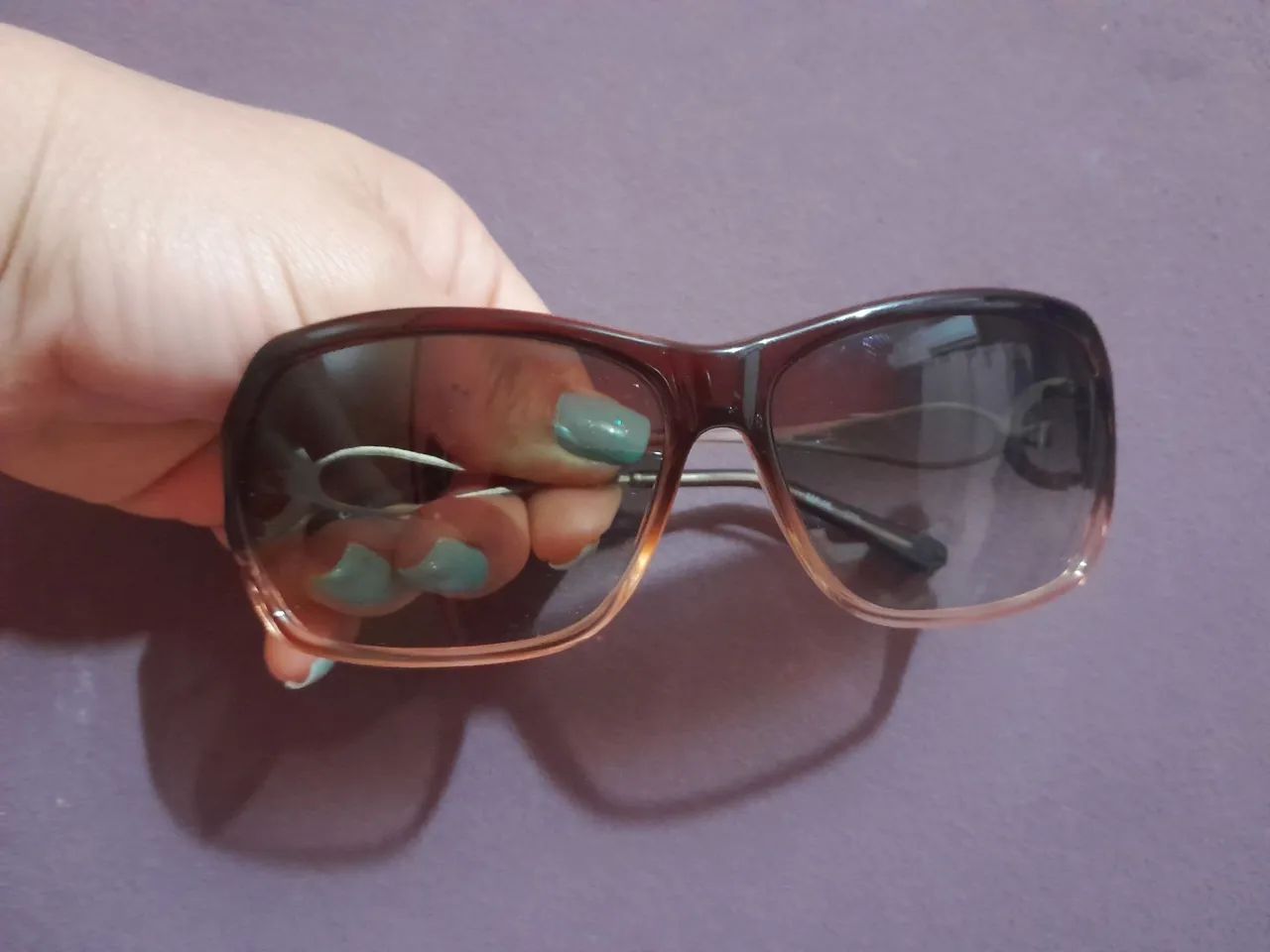 Oculos de sol, com estilo usado e bem conservado  - Foto 4