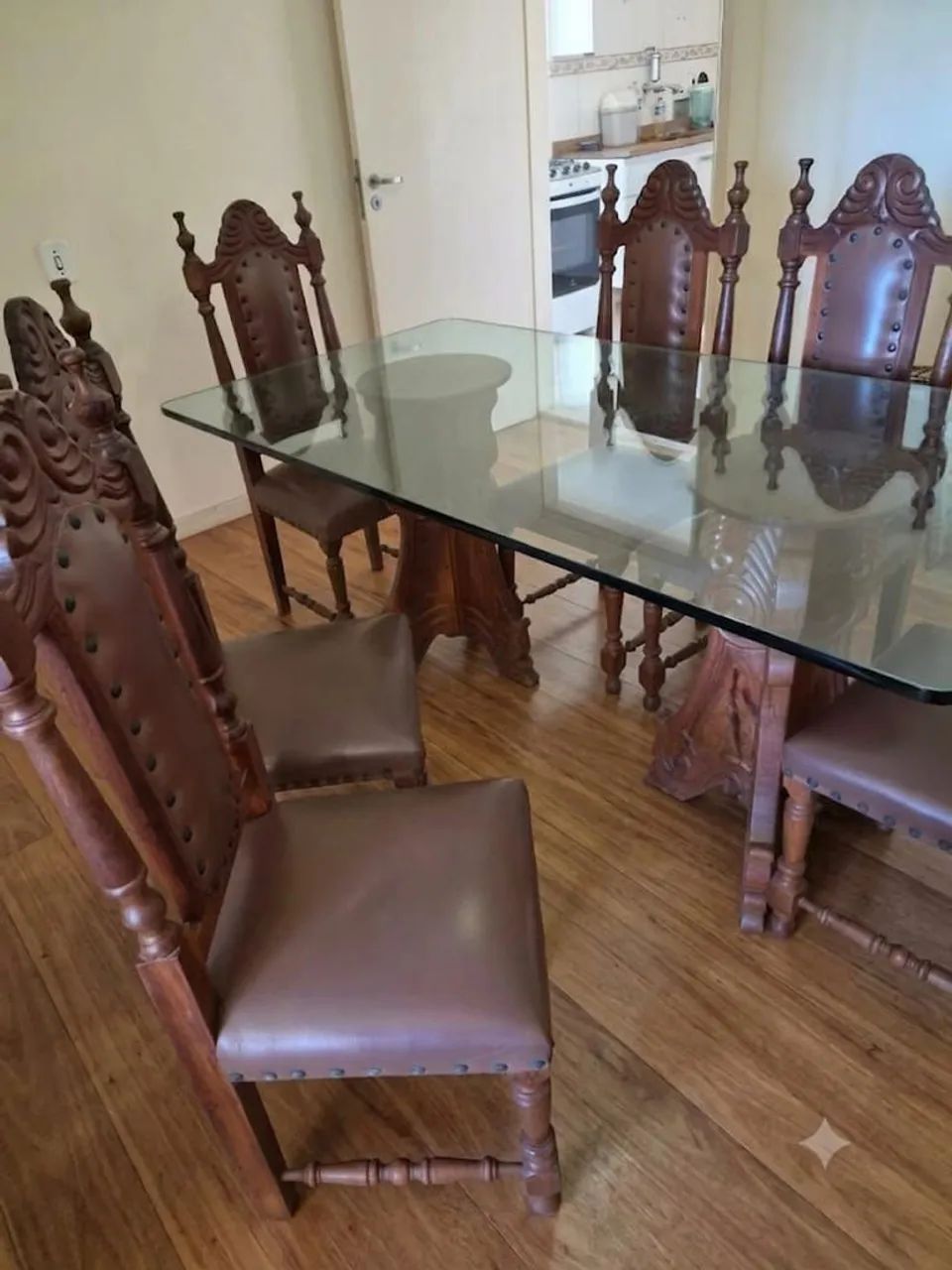 Conjunto de mesa de jantar em estilo clássico/colonial com seis cadeiras - Foto 2