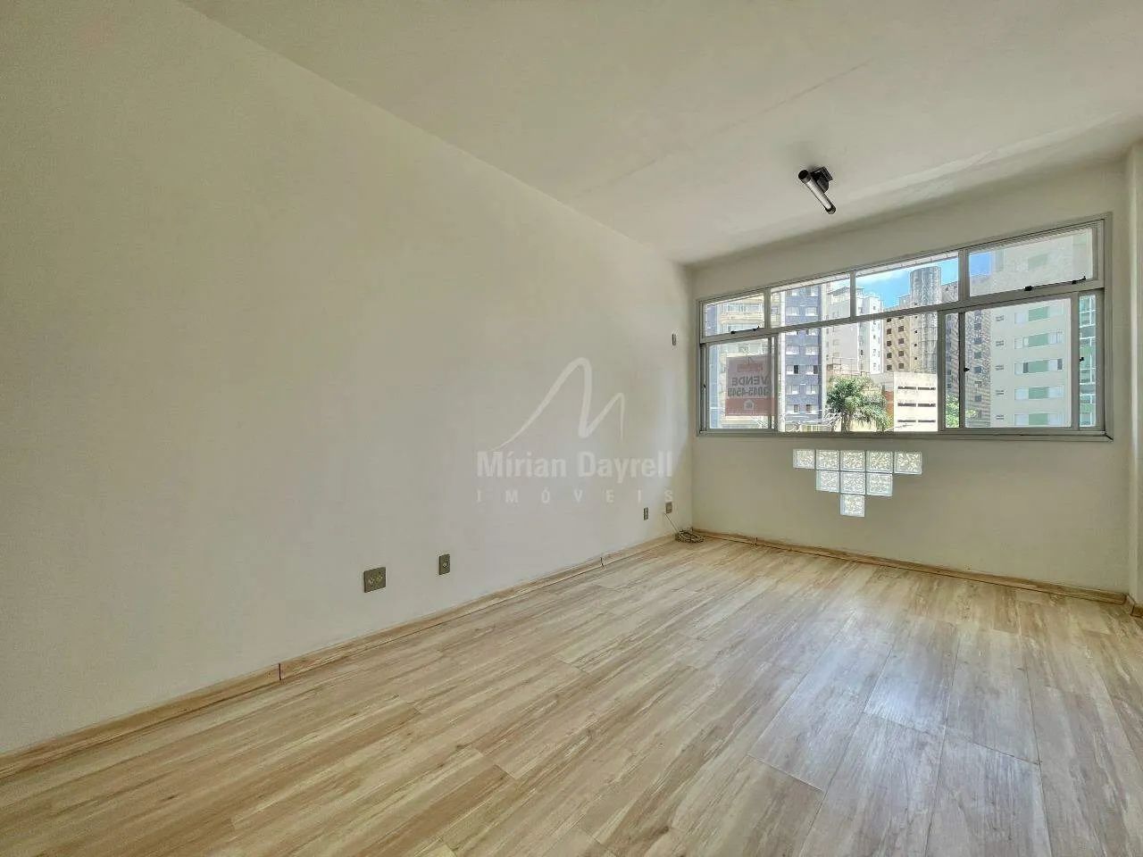 (37140) à venda - Sala com , 3 vagas, no Sion