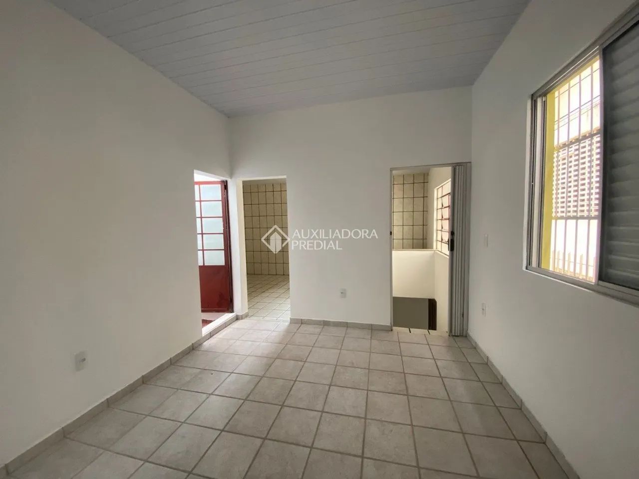 Auxiliadora Predial aluga Casa residencial de 2 dormitórios no Centro de Florianópolis.