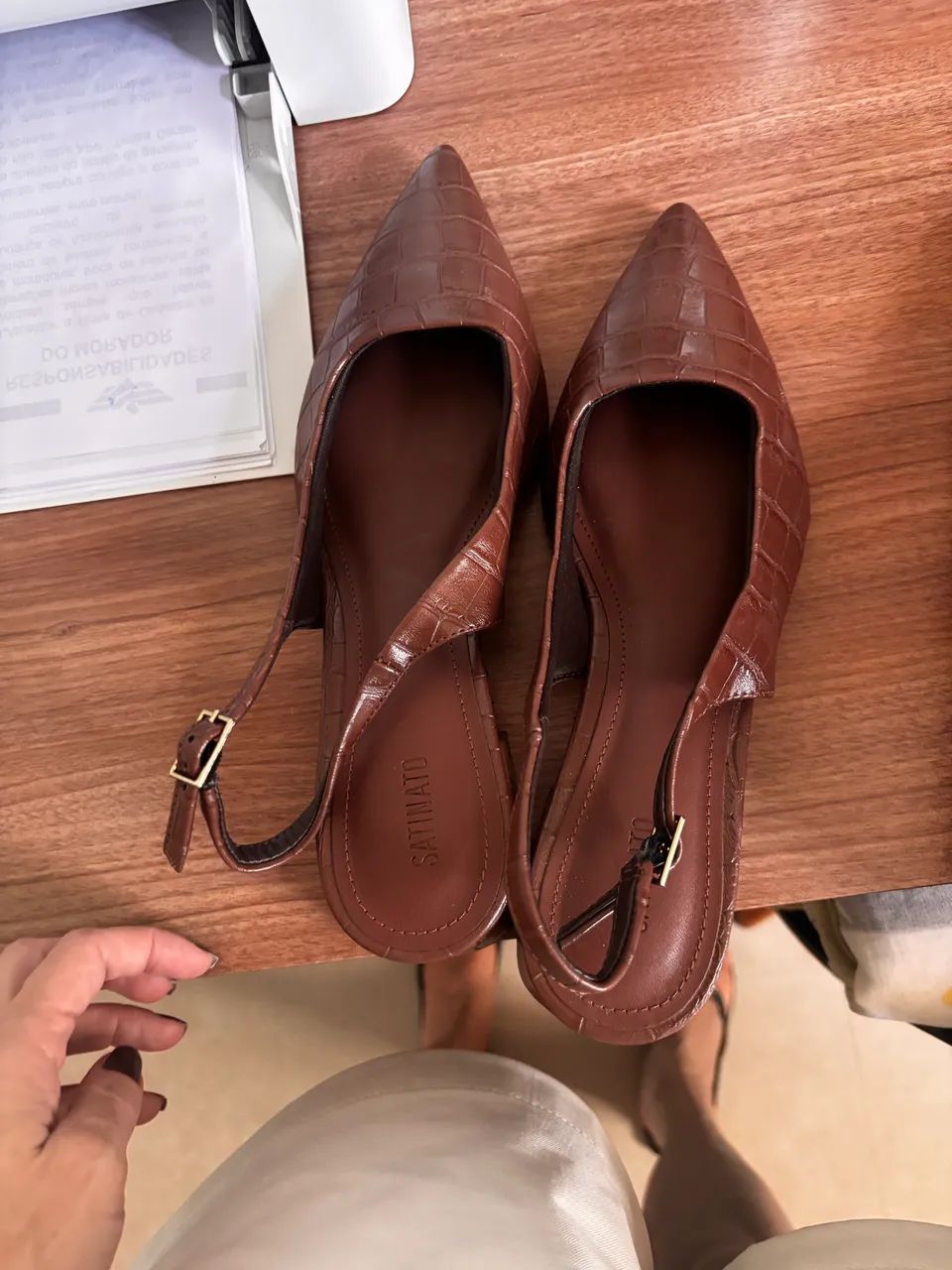 Scarpin em PU com estampa croco - Foto 3