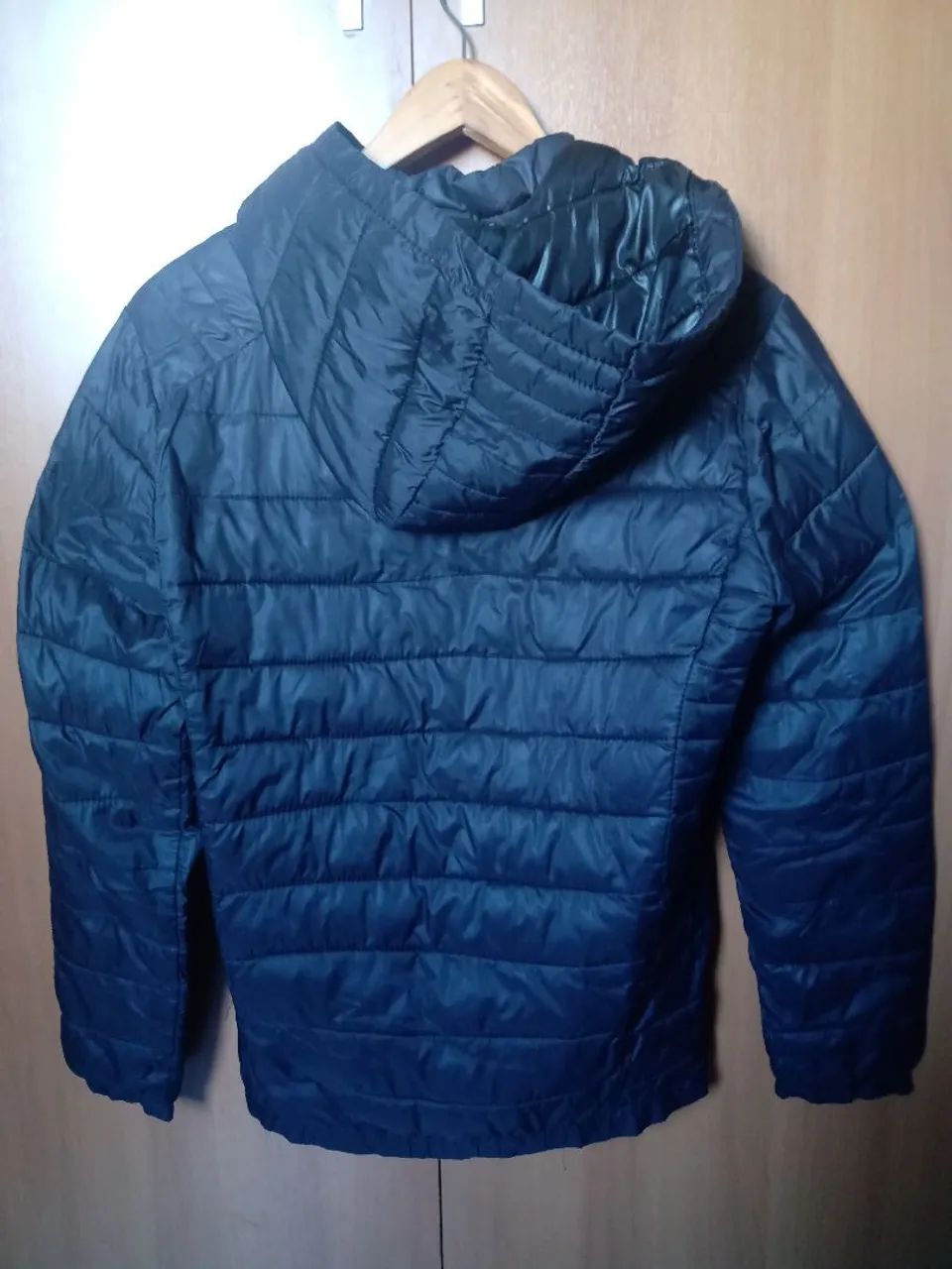Jaqueta puffer Bershka preta com capuz p - Foto 2