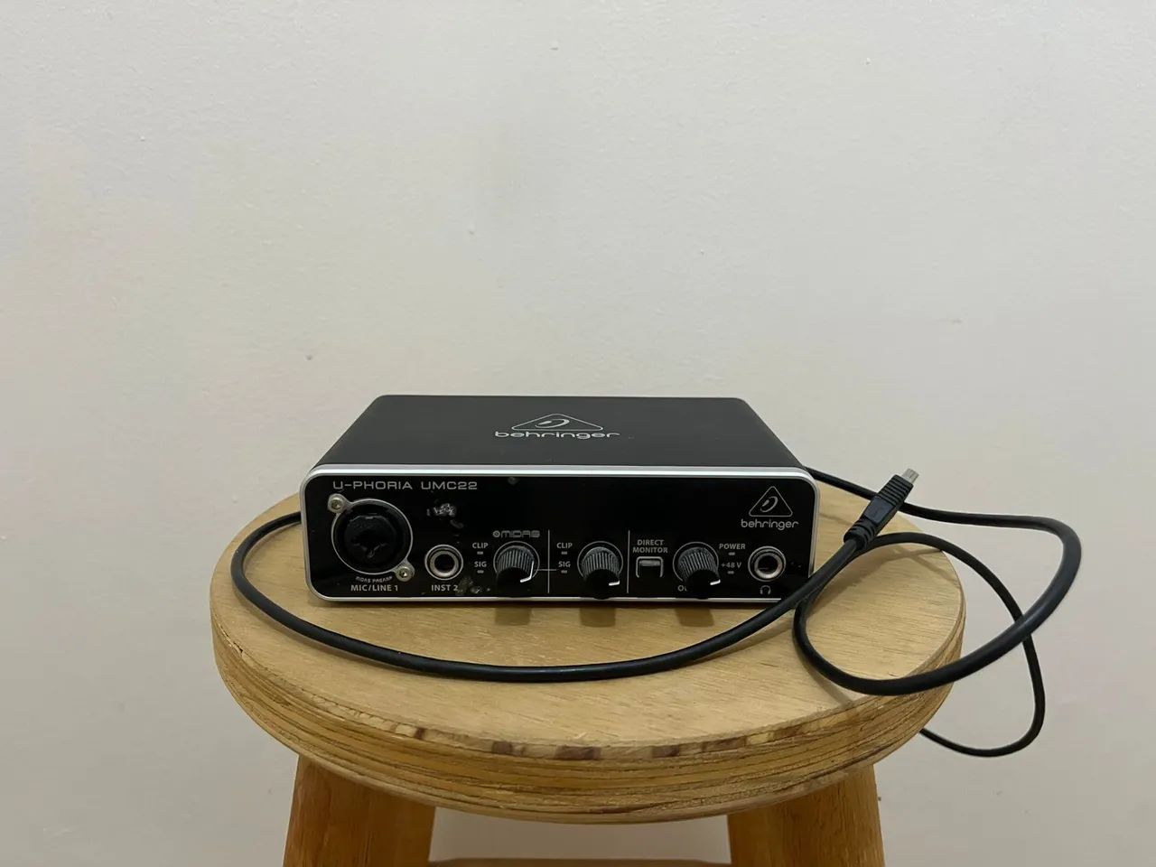 Interface de Áudio Behringer U-Phoria UMC22 - USB 2x2 - Impecável.