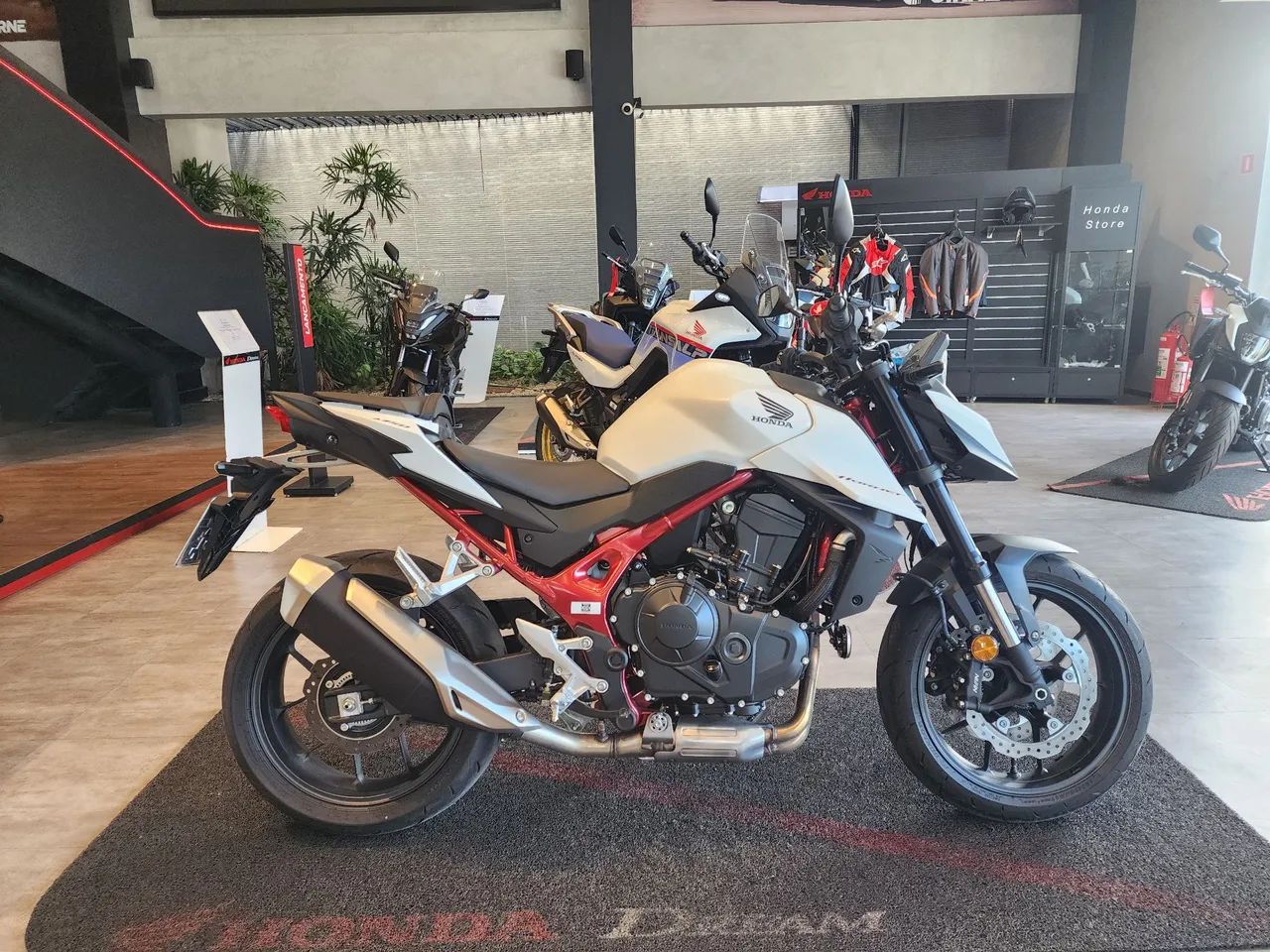 NOVA HORNET 750 0KM 