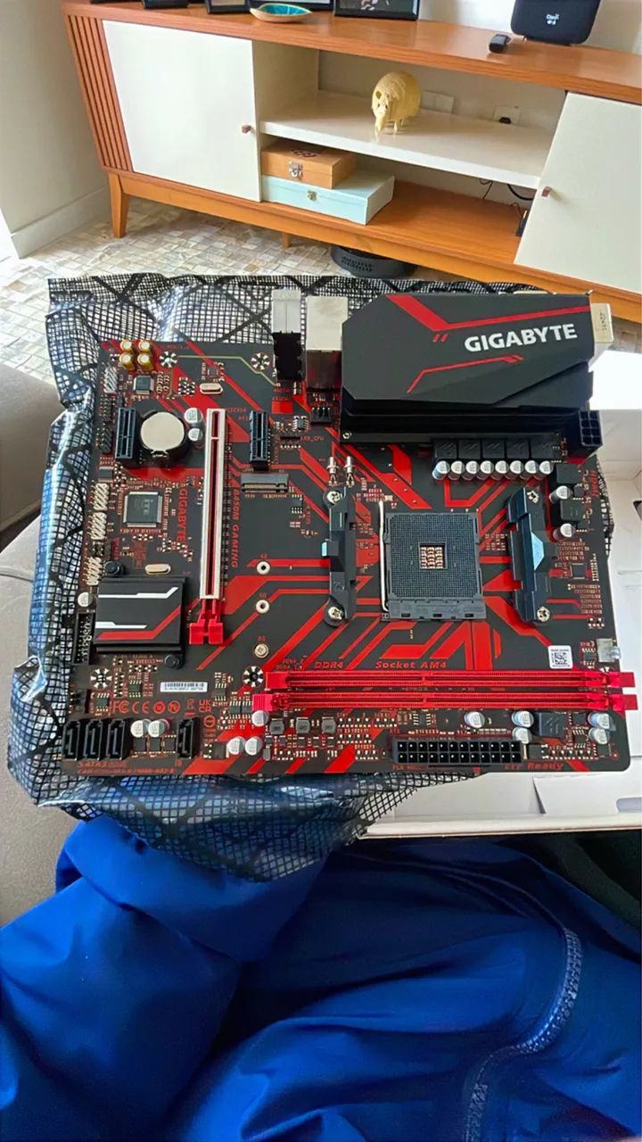Placa-Mãe Gigabyte B450M Gaming (Socket AM4) - Nova - Foto 2