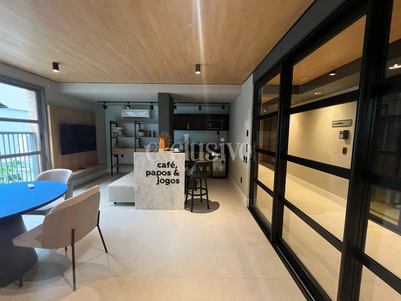 Studio em andar alto e sol da manhã no condomínio D/Nex - Foto 3