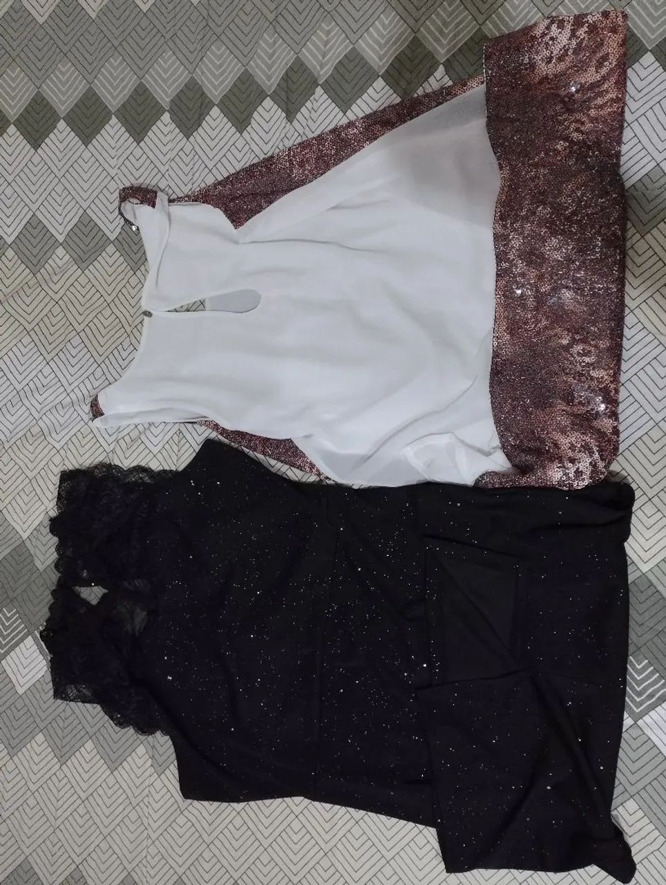 Lote de 4 Peças de Roupas Femininas - Foto 2