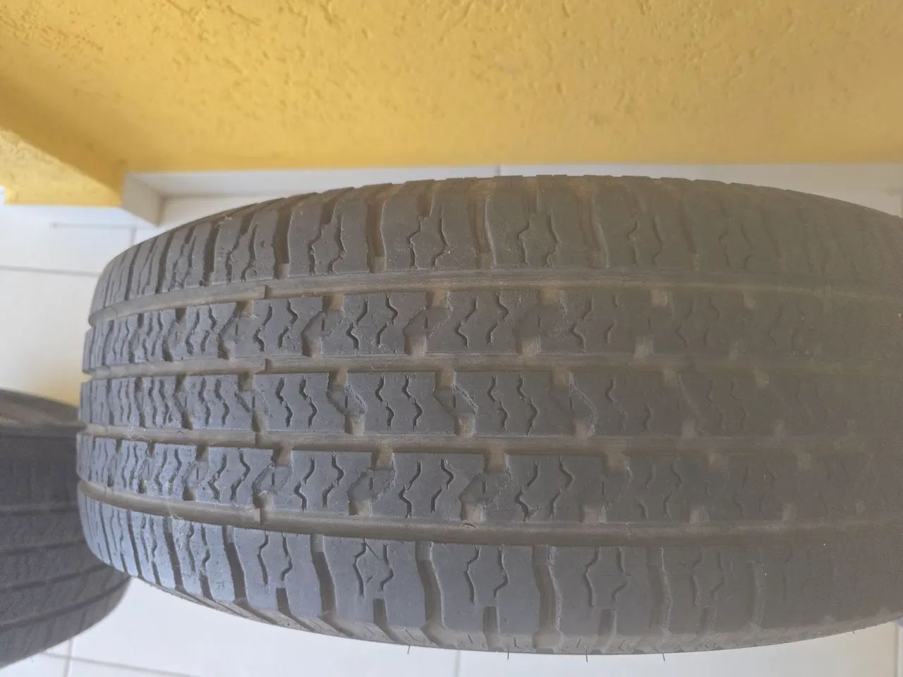 Pneu Goodyear 235/75R15 - Foto 4