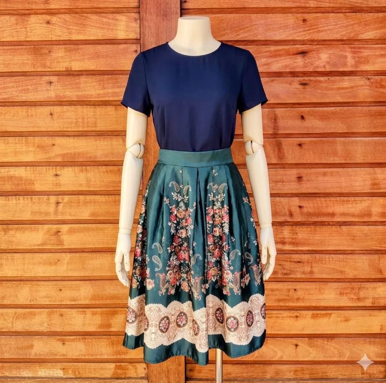 Saia vintage verde com estampa floral - praticamente nova  - Foto 2