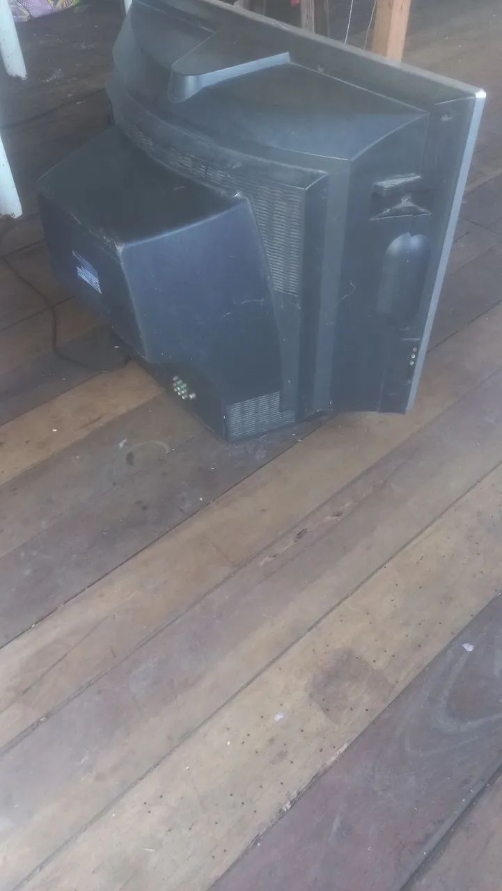 Vende se uma TV de tubo - Foto 2