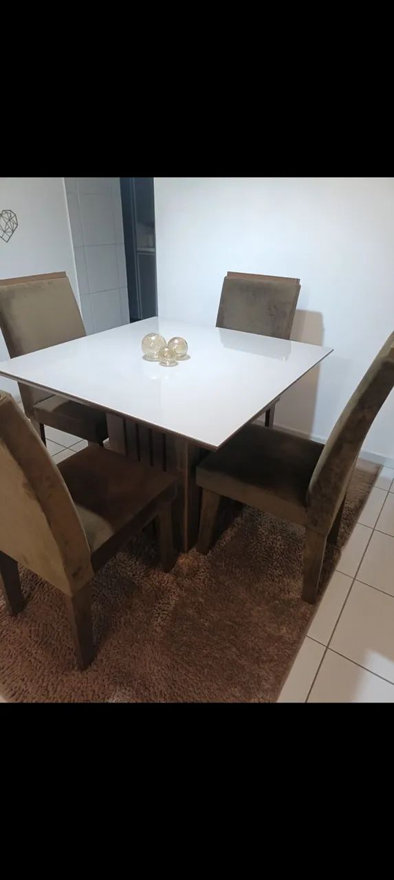 Mesa de jantar 4 cadeiras 