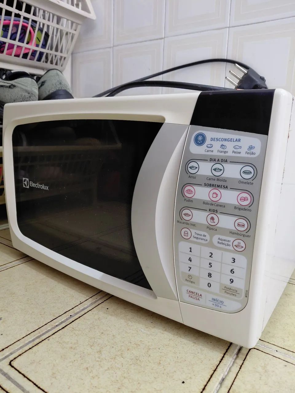 Micro-ondas eletrolux usado funcionando - Foto 4