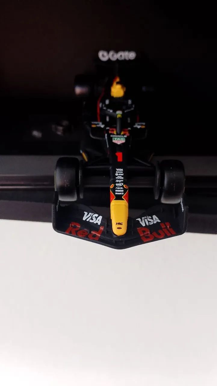 Miniatura Red Bull F1 Max Vestarpen .