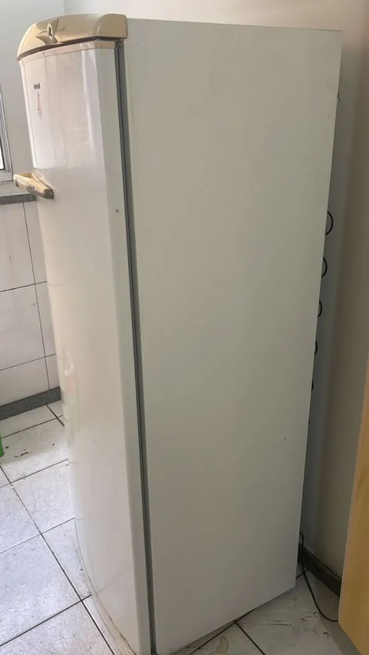 Vendo geladeira funcionando perfeitamente 630,00 entrega a combinar  - Foto 4