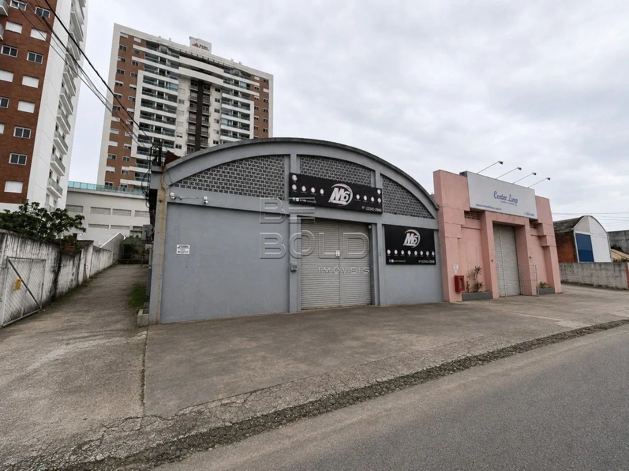 Terreno com alto potencial comercial e construtivo - Foto 5