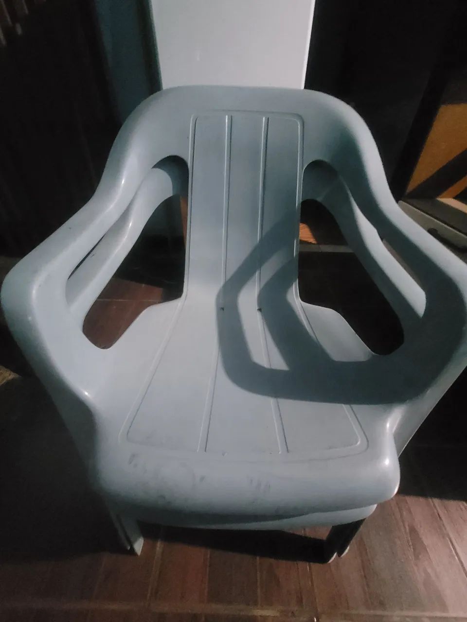 Cadeira de plástico trono  - Foto 4