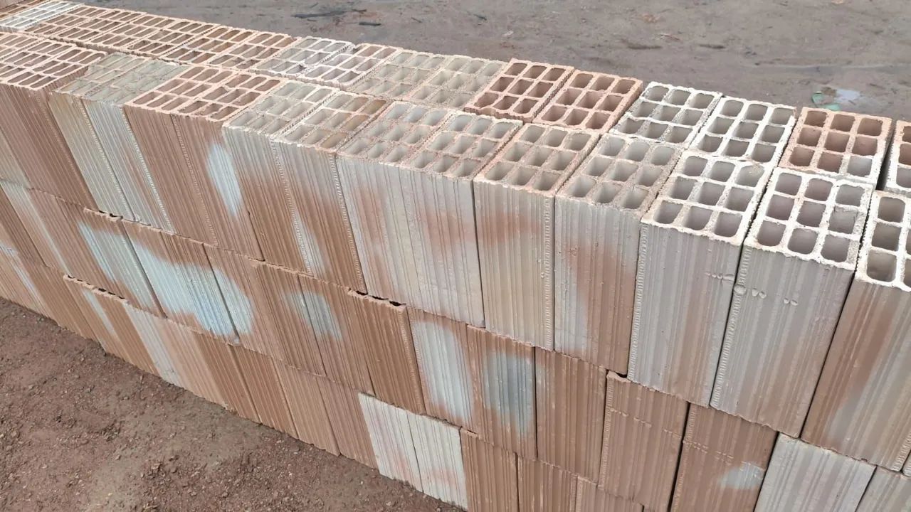 Vende-se tijolos furados de ótima qualidade. Entregamos até vc interessados tratar aqui - Foto 6