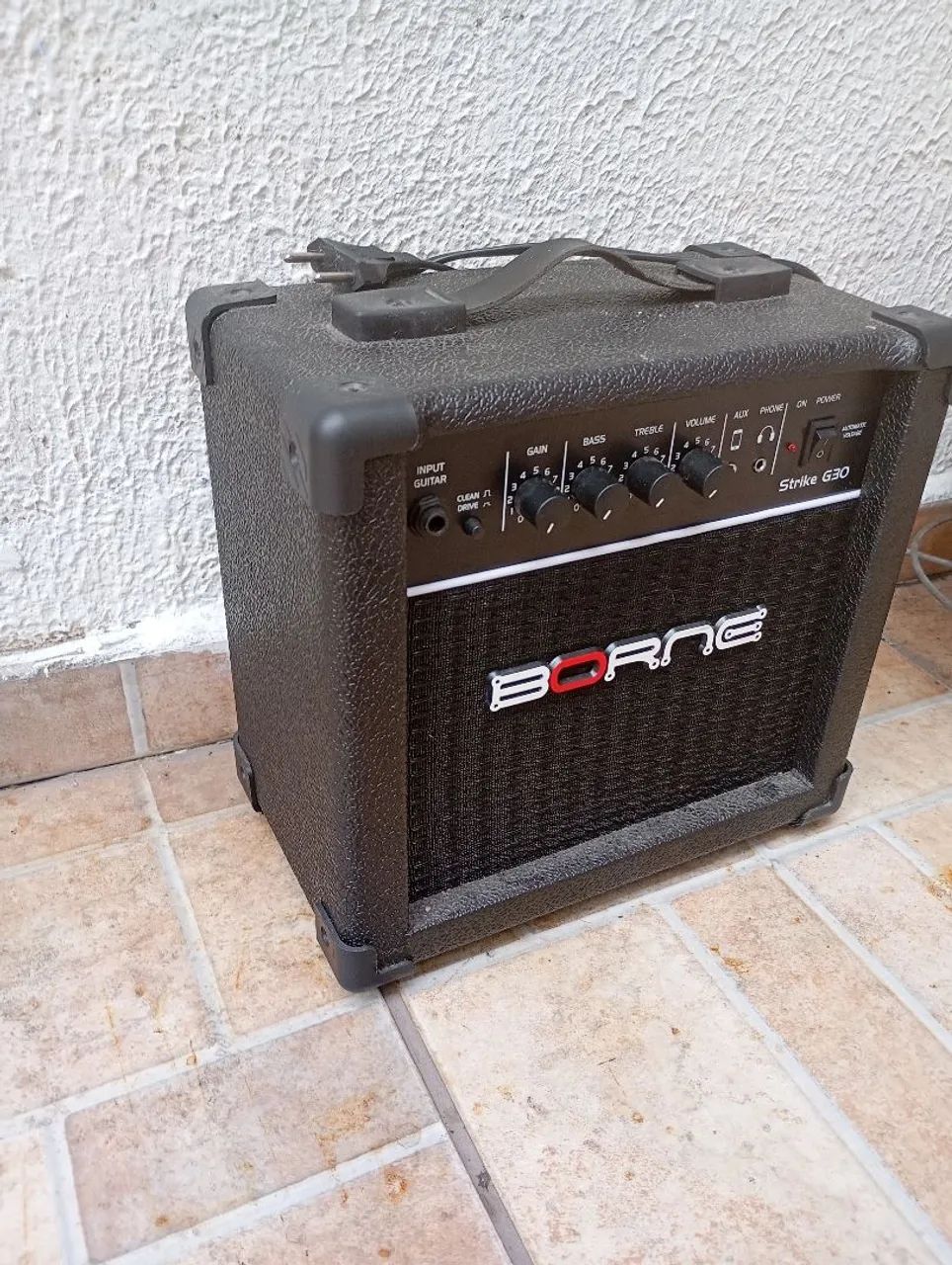 Amplificador borne strike