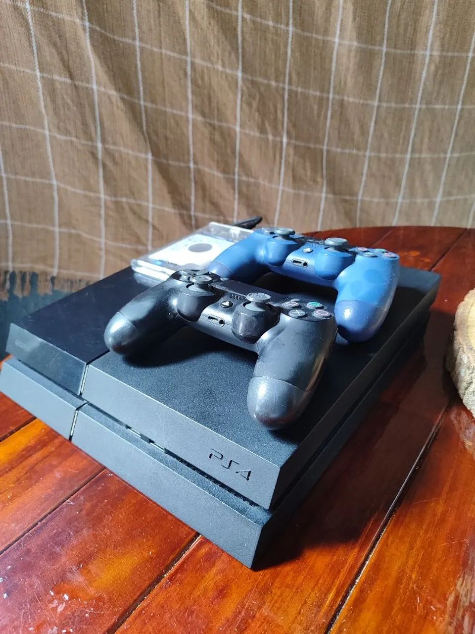 Playstation PS4 1TB + 2 Controles Originais - Foto 2
