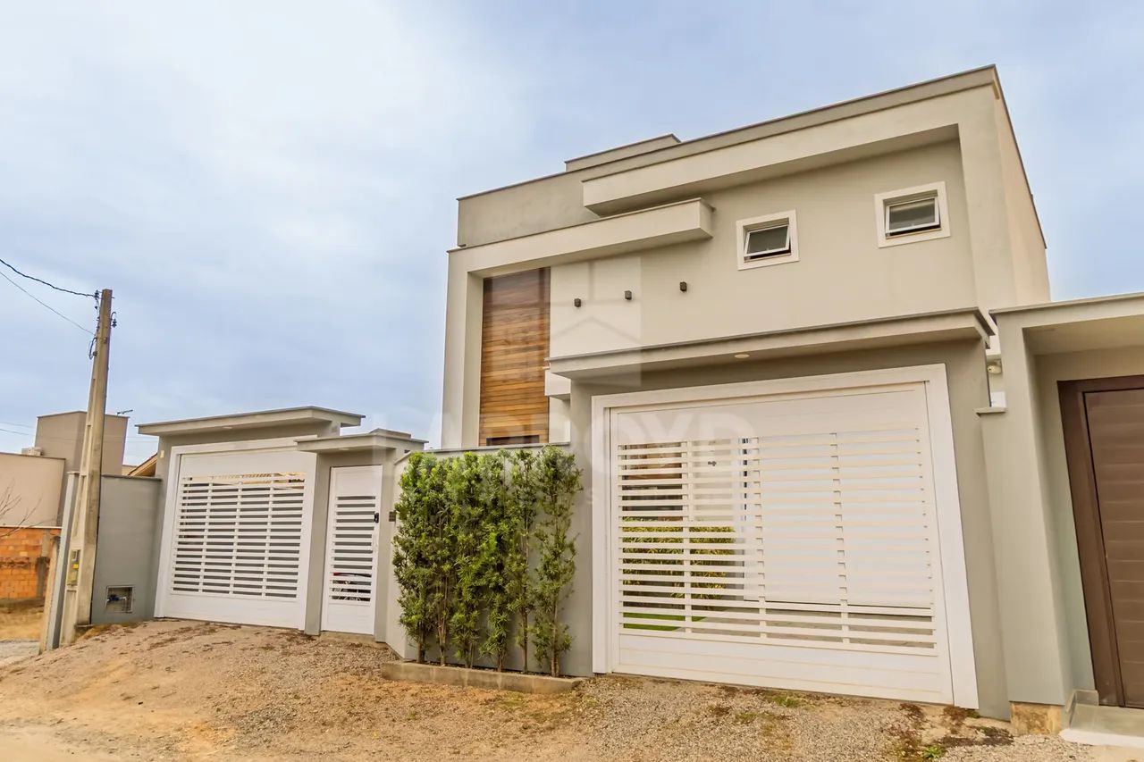 Casa à venda com área gourmet e amplo terreno