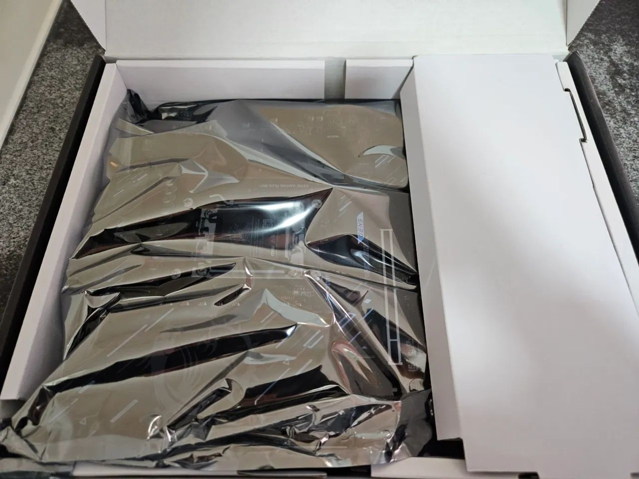 Placa-Mãe MSI X870E GAMING PLUS WIFI - Foto 3