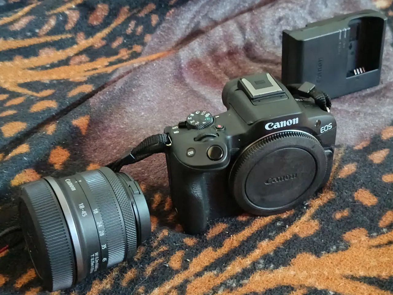Câmera Canon nova no plástico 