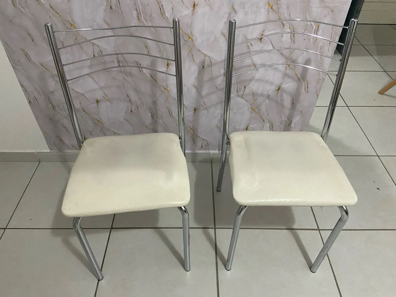 Mesa de vidro com 2 cadeiras  - Foto 2