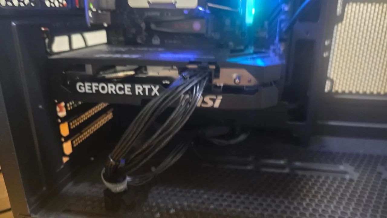 Placa de video GeForce RTX 5050 2 NOVA meses de uso - Foto 4
