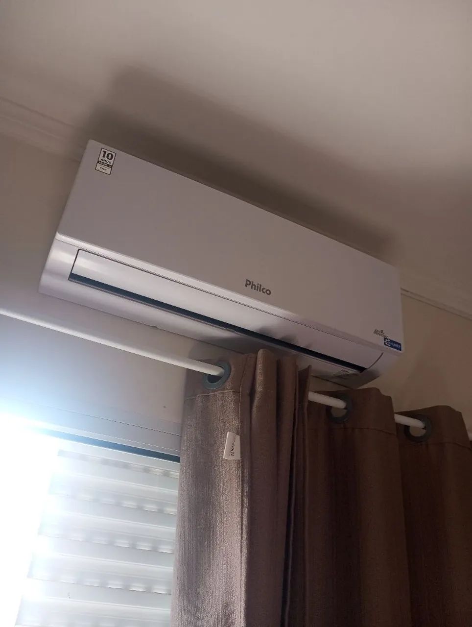 Vendo ar condicionado 12000 BTUs , TV smart 40 polegadas, cabeceira para cama box casal - Foto 3