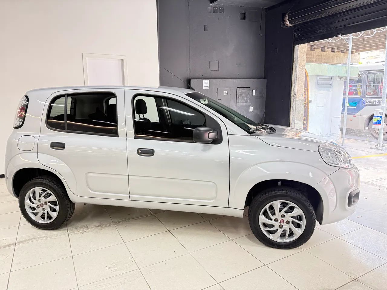 Fiat Uno Attractive 1.0 EVO Fire Flex 8V 5P 2016 - Foto 2
