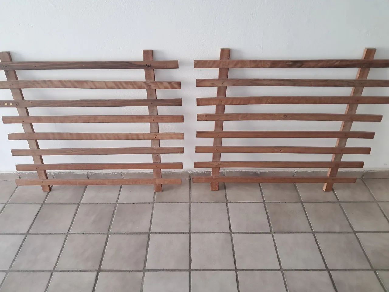 Vendo cama de madeira - solteiro - Foto 3
