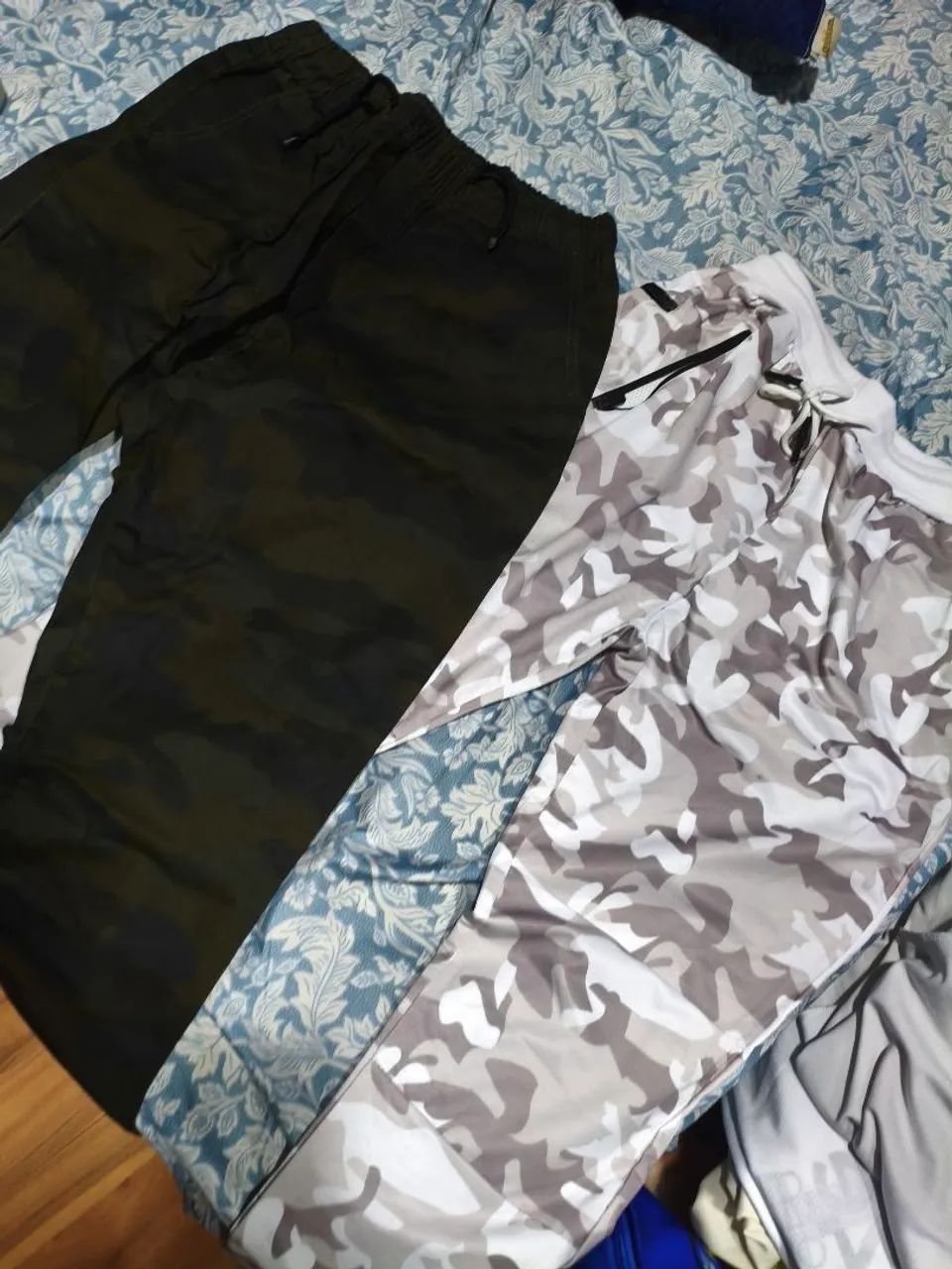 2 calças camufladas tamanho M - Foto 3