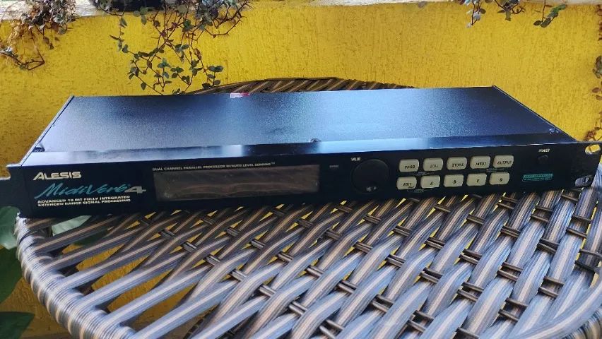 Alesis - Midiverb 4 processador de voz - Foto 4
