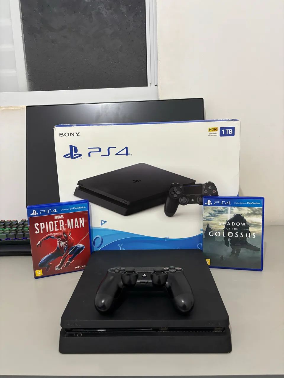 PS4 SLIM 1TB + 2 JOGOS + CAIXA ORIGINAL