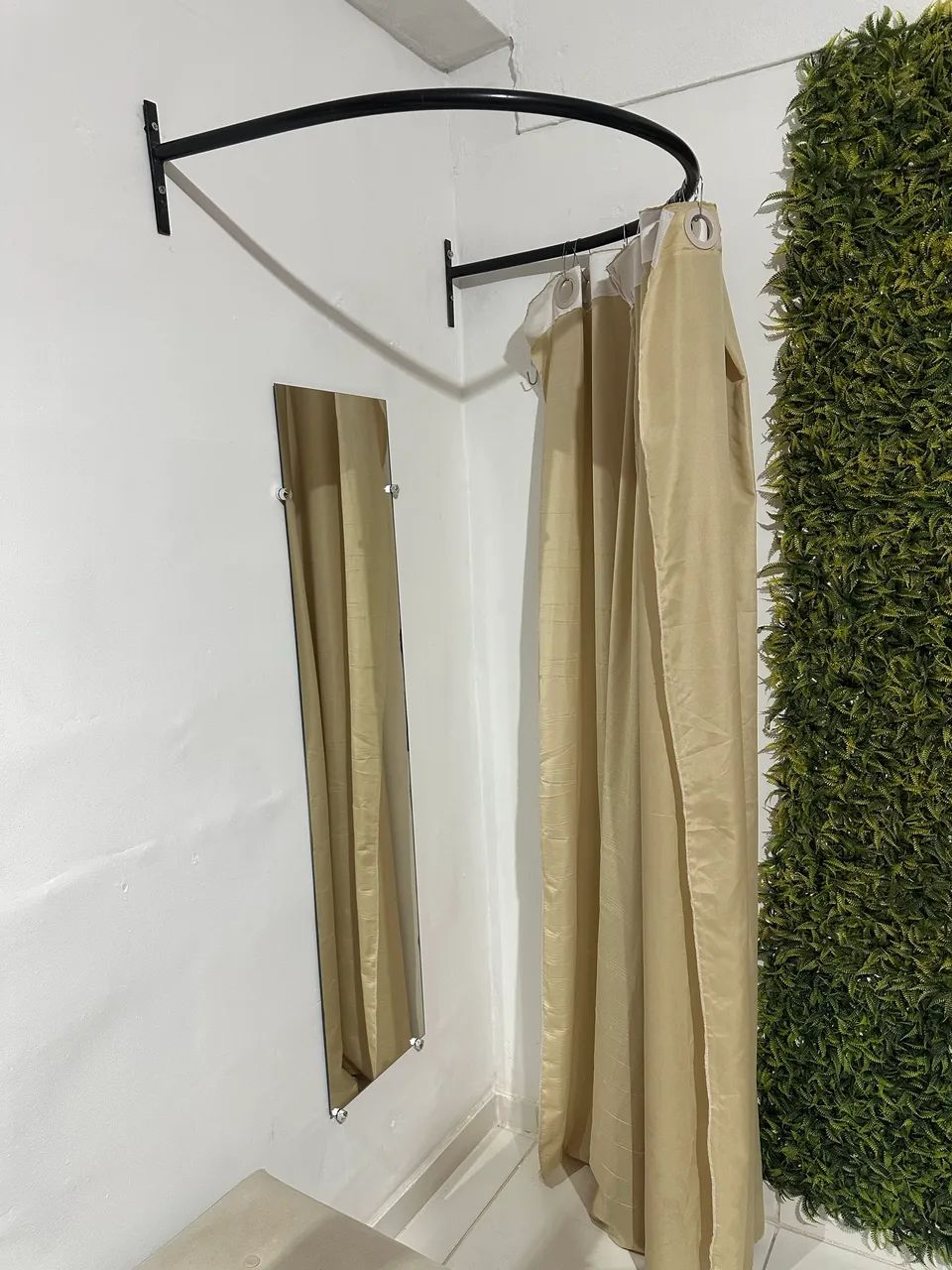 Araras e provador com cortina para loja - Foto 2